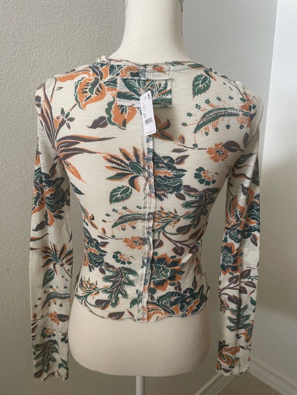 Free People Dreamed of You White Floral Print Long Sleeve Ruched Tee Top - Picture 3 of 6